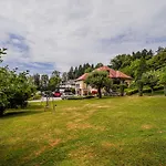 公寓 Parkside Haven With 4 Bedrooms & Free Parking 卢布尔雅那