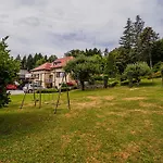 Parkside Haven With 4 Bedrooms & Free Parking *