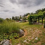 Apartma Parkside Haven With 4 Bedrooms & Free Parking Ljubljana