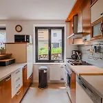 Parkside Haven With 4 Bedrooms & Free Parking *