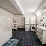 Parkside Haven With 4 Bedrooms & Free Parking * 卢布尔雅那
