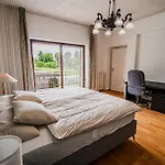 Parkside Haven With 4 Bedrooms & Free Parking *