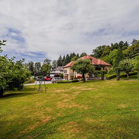 Apartament Parkside Haven With 4 Bedrooms & Free Parking Lublana