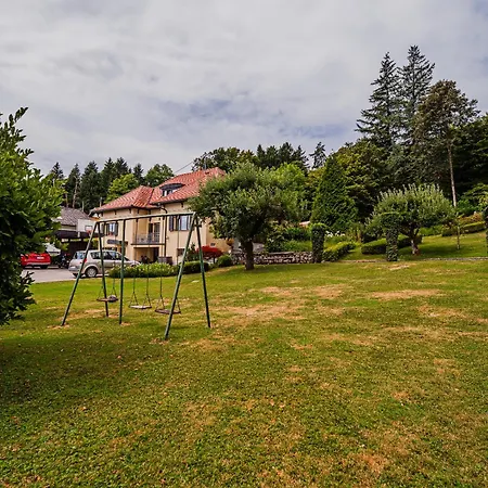 Parkside Haven With 4 Bedrooms & Free Parking *