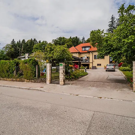 Parkside Haven With 4 Bedrooms & Free Parking * Ljubljana