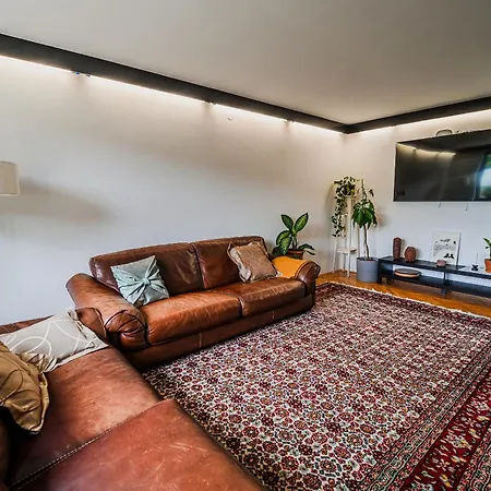 Διαμέρισμα Parkside Haven With 4 Bedrooms & Free Parking