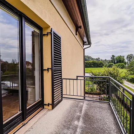 Parkside Haven With 4 Bedrooms & Free Parking Appartamento *