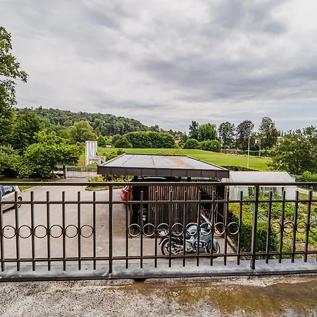 Parkside Haven With 4 Bedrooms & Free Parking Appartement