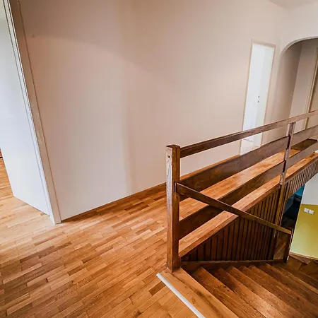 Apartman Parkside Haven With 4 Bedrooms & Free Parking *