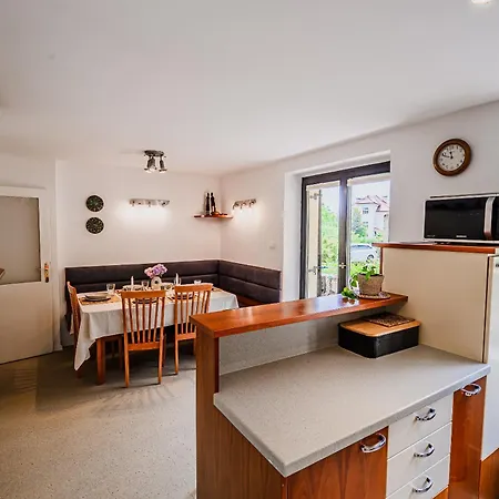 Parkside Haven With 4 Bedrooms & Free Parking Διαμέρισμα