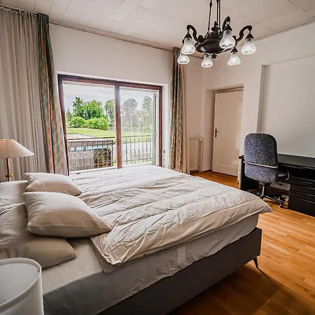 Parkside Haven With 4 Bedrooms & Free Parking *