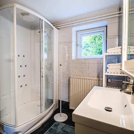 Parkside Haven With 4 Bedrooms & Free Parking Διαμέρισμα Λιουμπλιάνα