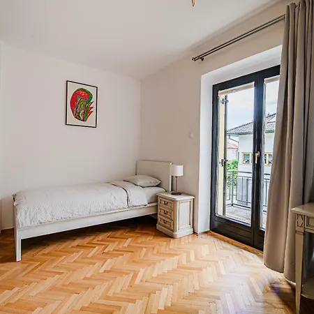 Διαμέρισμα Parkside Haven With 4 Bedrooms & Free Parking *