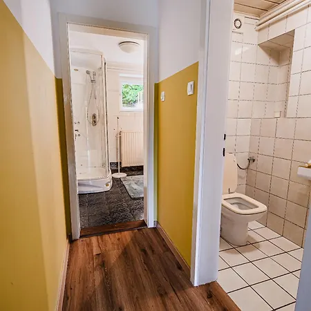 Apartament Parkside Haven With 4 Bedrooms & Free Parking