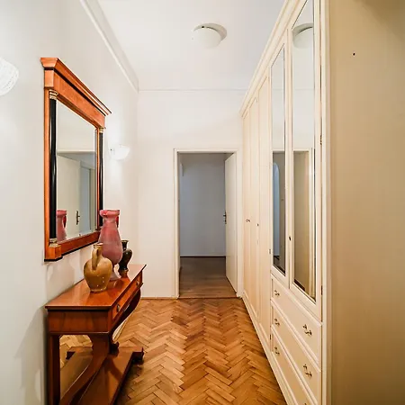 Appartamento Parkside Haven With 4 Bedrooms & Free Parking *