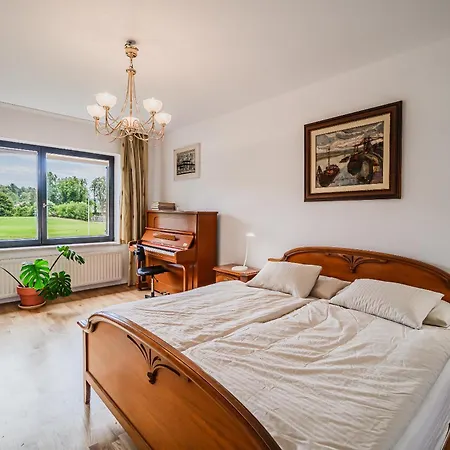 Parkside Haven With 4 Bedrooms & Free Parking Appartement Ljubljana