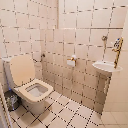 Parkside Haven With 4 Bedrooms & Free Parking Lubiana