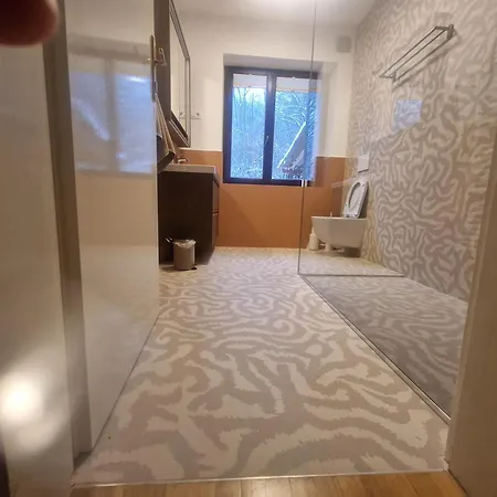 Apartment Parkside Haven With 4 Bedrooms & Free Parking *