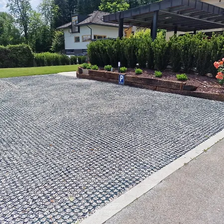 Διαμέρισμα Parkside Haven With 4 Bedrooms & Free Parking