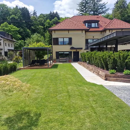 Parkside Haven With 4 Bedrooms & Free Parking *