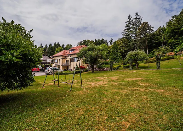 Parkside Haven With 4 Bedrooms & Free Parking *