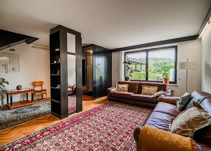 Apartment Parkside Haven With 4 Bedrooms & Free Parking *