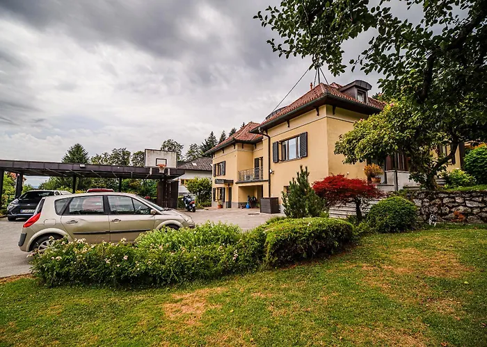 아파트 Parkside Haven With 4 Bedrooms & Free Parking 류블랴나