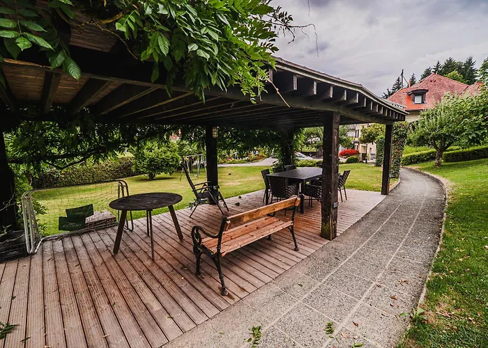 Parkside Haven With 4 Bedrooms & Free Parking 아파트 류블랴나