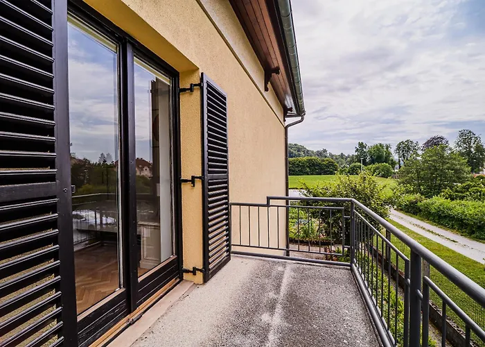 Parkside Haven With 4 Bedrooms & Free Parking 아파트 *