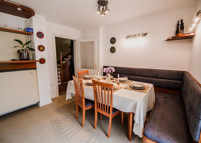 Apartment Parkside Haven With 4 Bedrooms & Free Parking Ljubljana