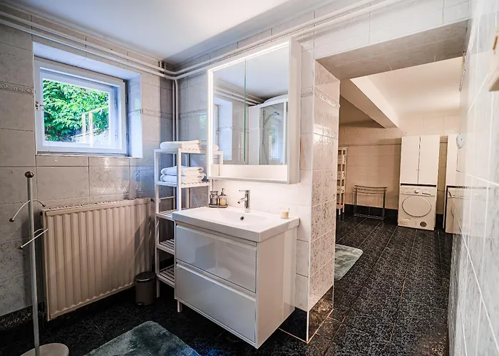 Parkside Haven With 4 Bedrooms & Free Parking Ljubljana