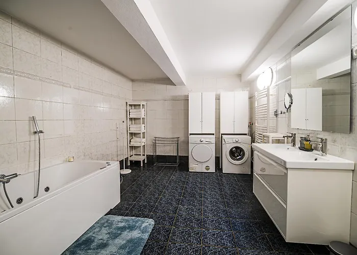 Parkside Haven With 4 Bedrooms & Free Parking * 류블랴나