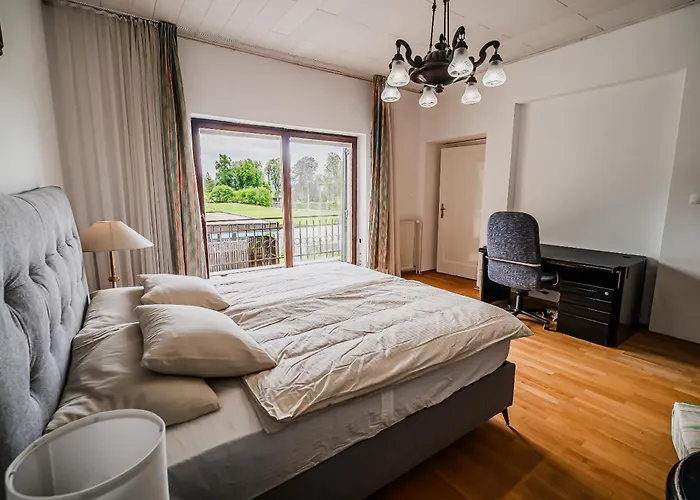 Parkside Haven With 4 Bedrooms & Free Parking *