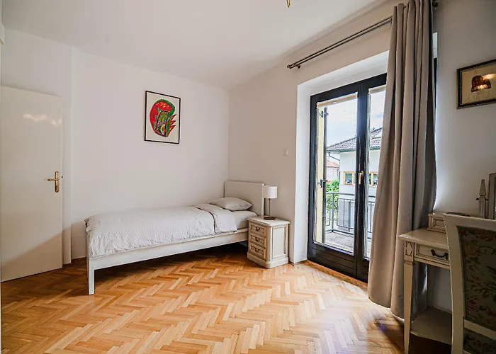 Apartment Parkside Haven With 4 Bedrooms & Free Parking *