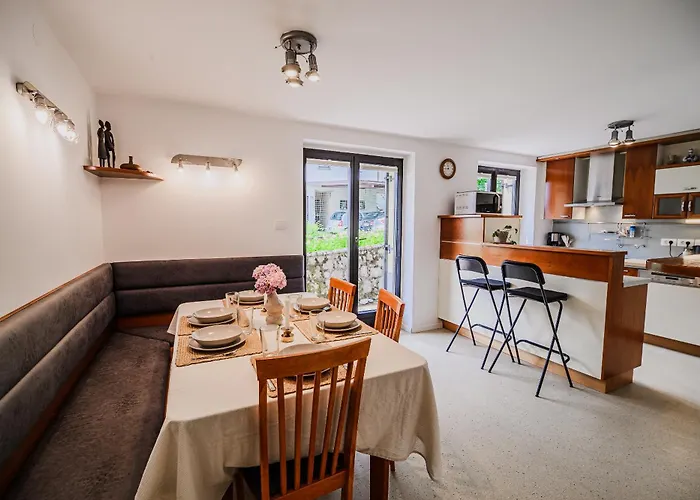 Parkside Haven With 4 Bedrooms & Free Parking 아파트 *