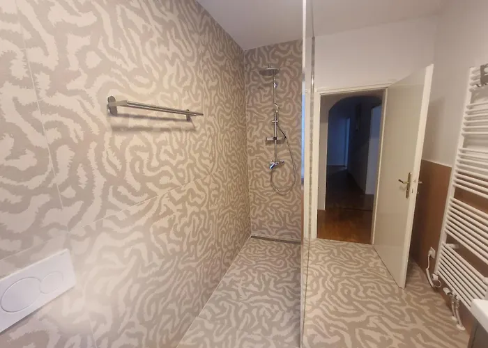 아파트 Parkside Haven With 4 Bedrooms & Free Parking 류블랴나