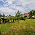 Parkside Haven With 4 Bedrooms & Free Parking Apartman