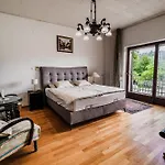 Parkside Haven With 4 Bedrooms & Free Parking Apartman Ljubljana