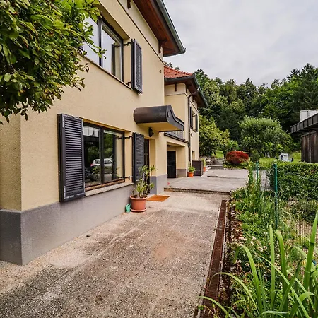 Parkside Haven With 4 Bedrooms & Free Parking Apartman